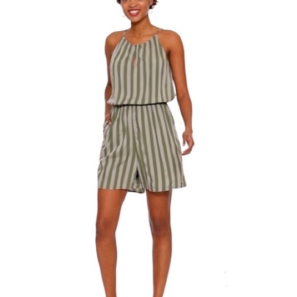 NWT Old Navy Romper - Picture 1 of 5